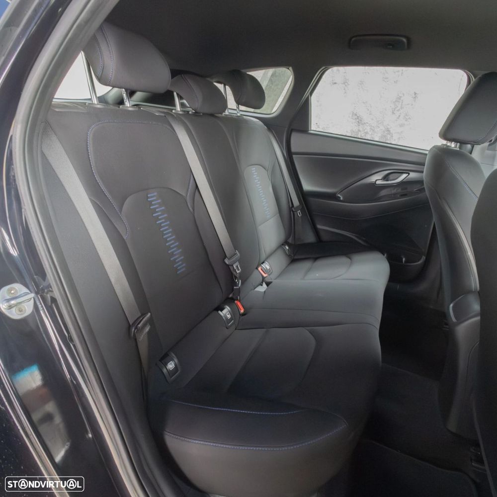 Hyundai i30 SW 1.6 CRDi Blue Comfort+Navi - 12