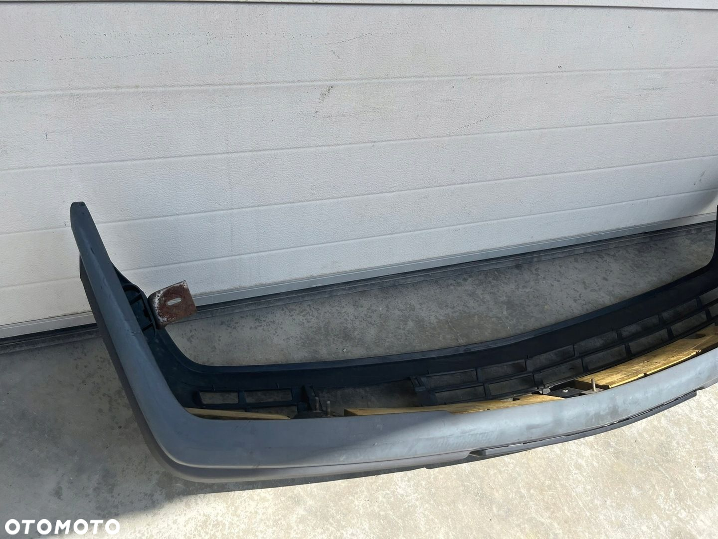 ZDERZAK PRZÓD PRZEDNI MERCEDES W124 WĄSKA LISTWA 1985-1989 - 10
