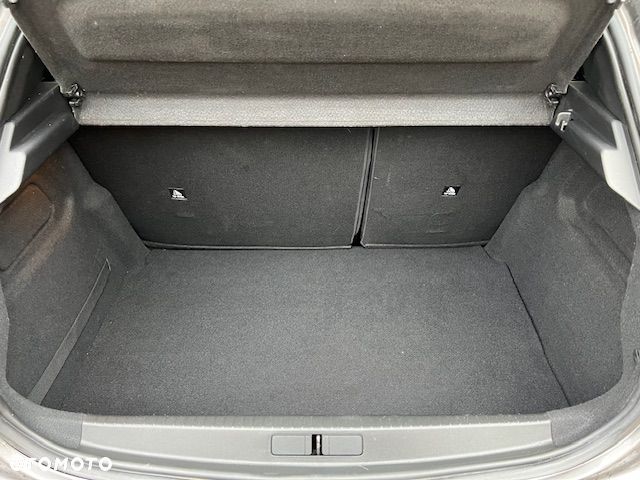 Peugeot 208 - 10