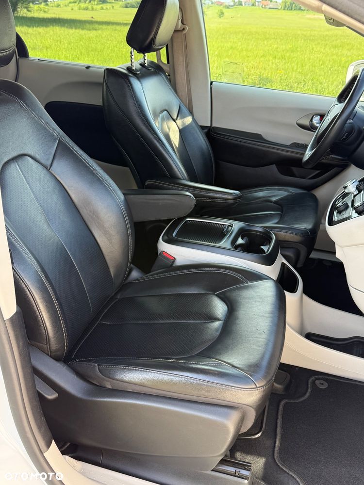 Chrysler Pacifica - 28