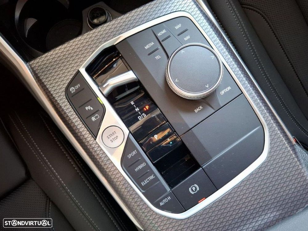 BMW 320 e Pack Desportivo M Auto - 17