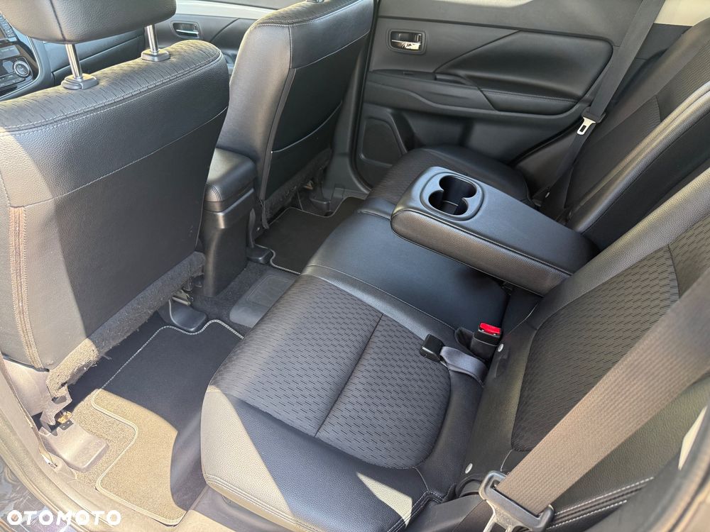 Mitsubishi Outlander 2.0 4WD Plus - 14