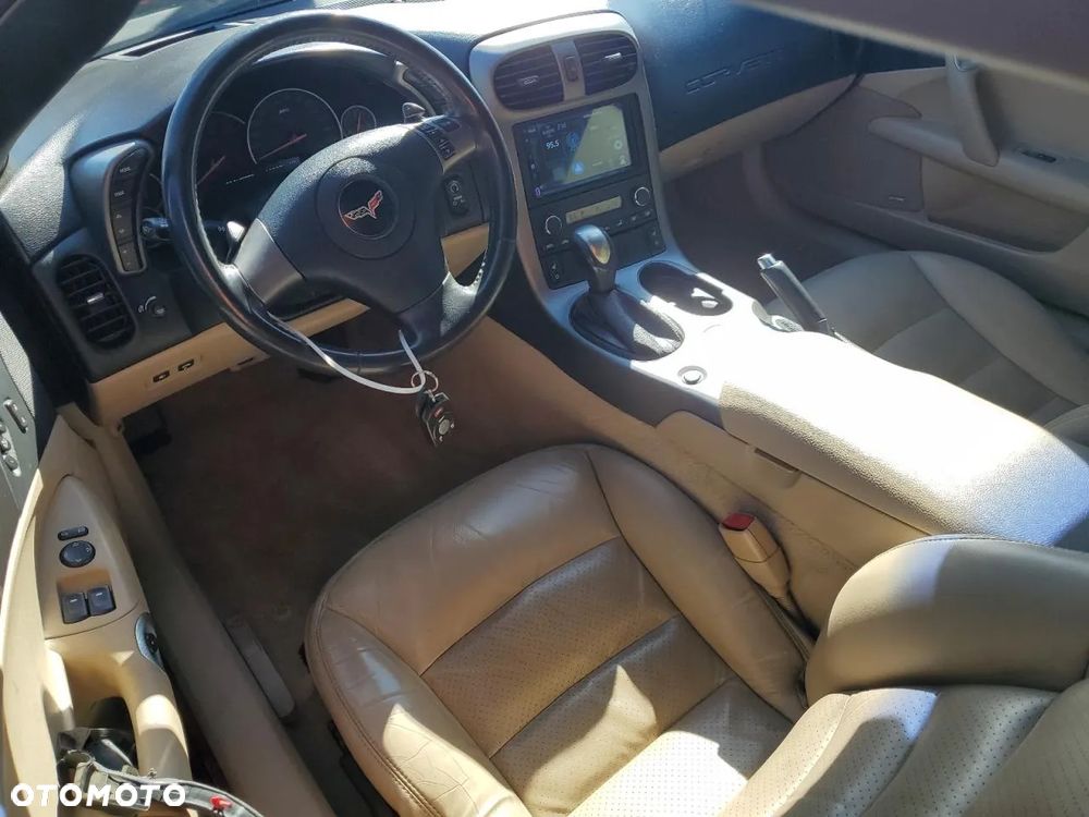 Chevrolet Corvette - 8