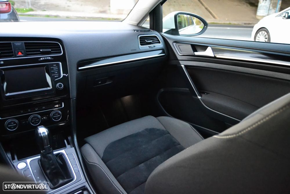 VW Golf Variant 1.6 TDi Highline DSG - 14