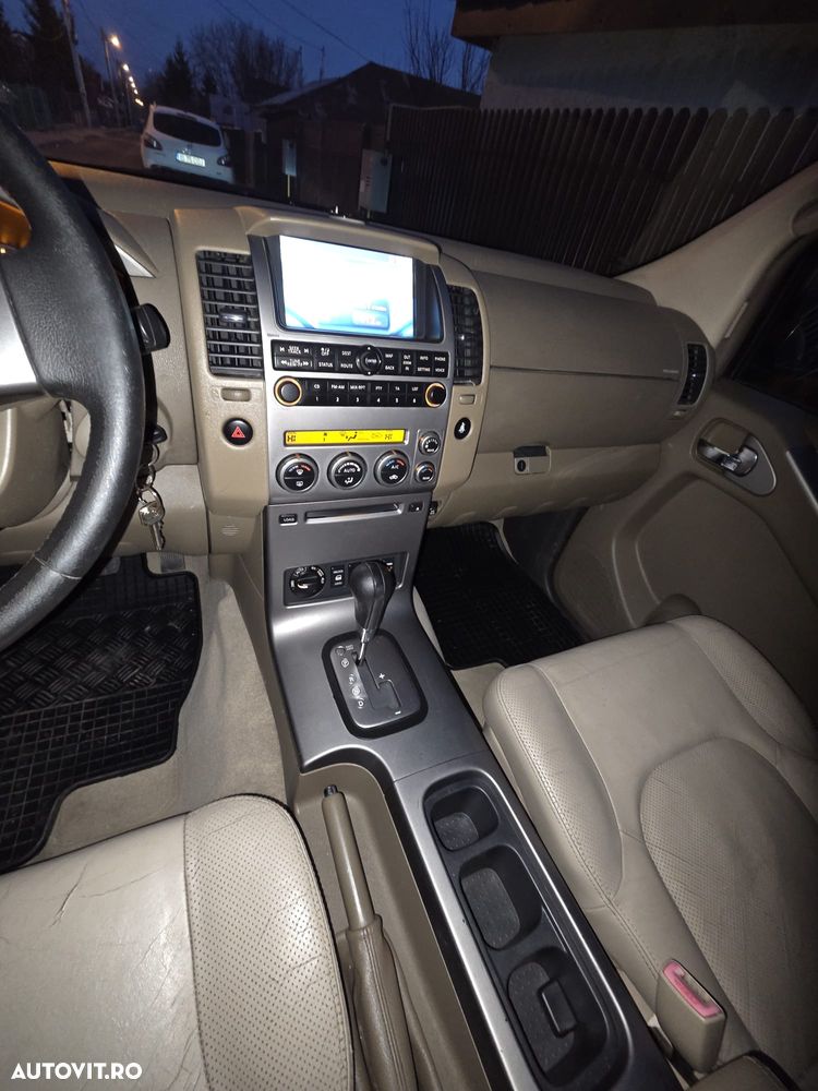 Nissan Pathfinder - 12