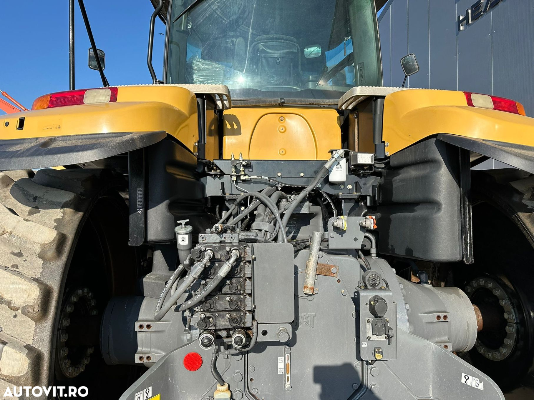 Challenger MT875E Tractor pe Senile - 9