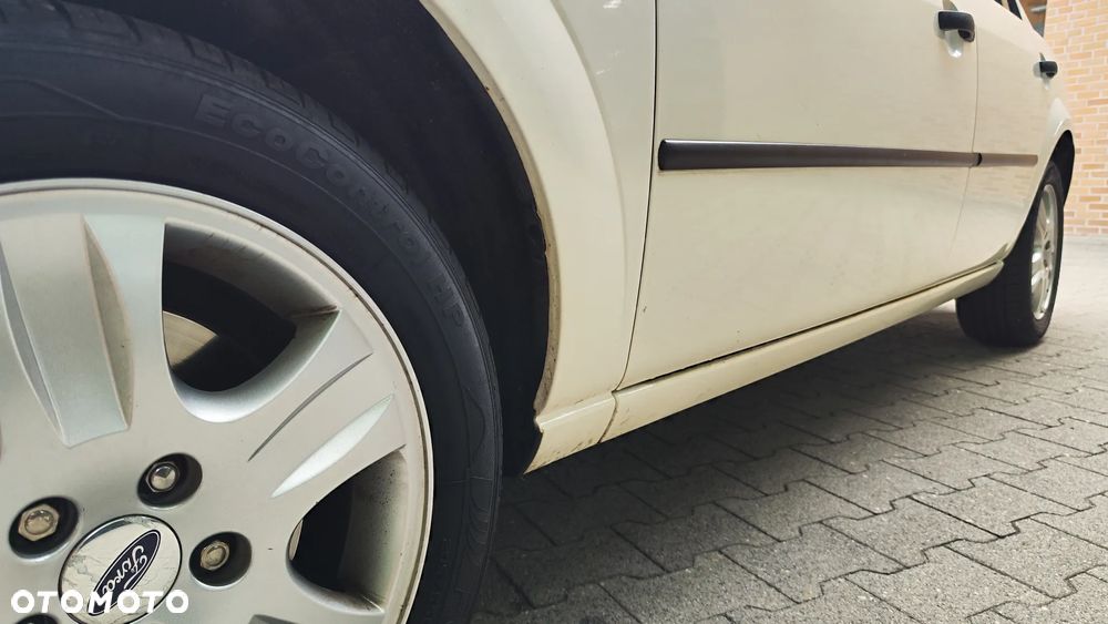Ford Mondeo 1.8 Trend - 16