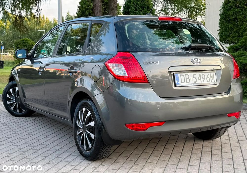 Kia Ceed 1.4 CVVT Dream-Team Edition - 4