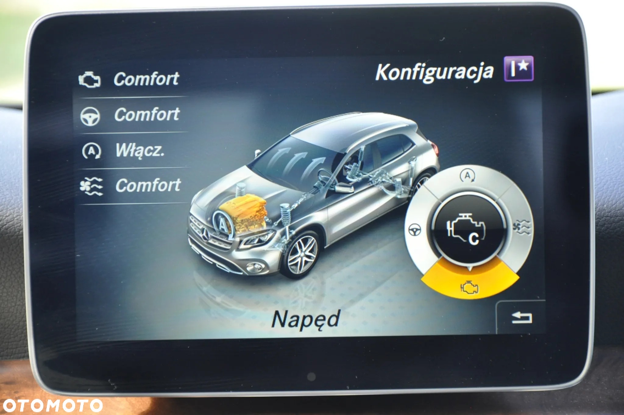 Mercedes-Benz GLA 180 7G-DCT - 16