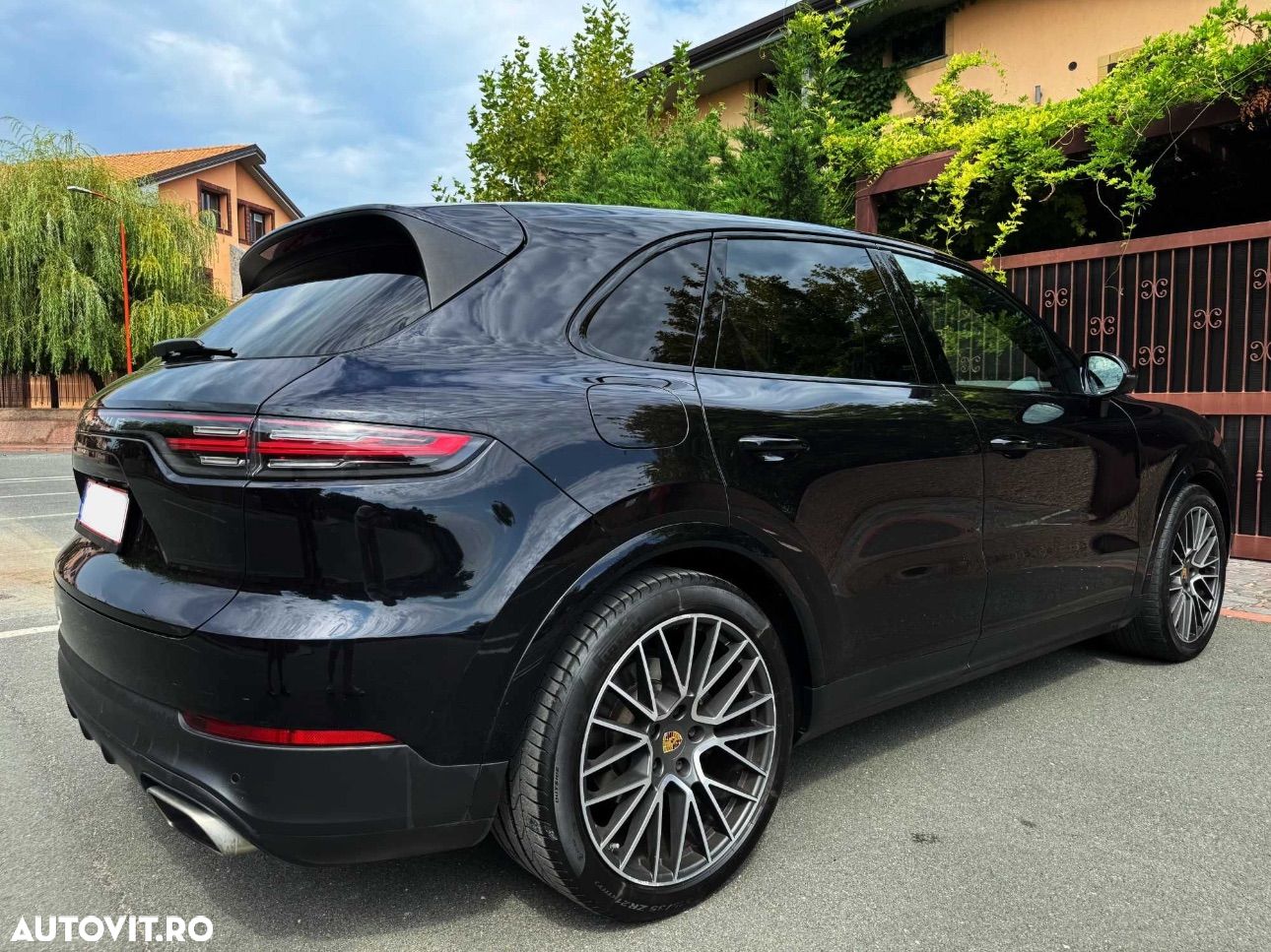 Porsche Cayenne - 1