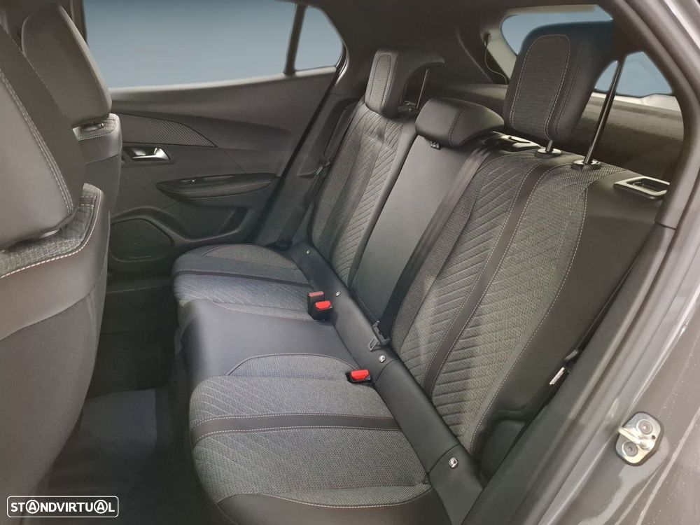Peugeot 2008 1.2 PureTech Allure — fotografia 8