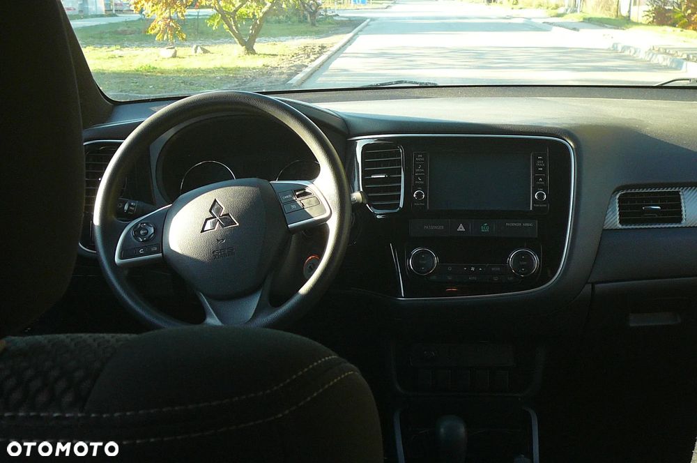 Mitsubishi Outlander 2.4 4WD CVT Instyle - 6