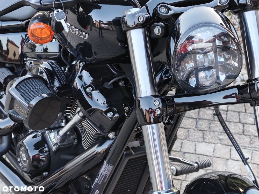 Harley-Davidson Softail Breakout - 34