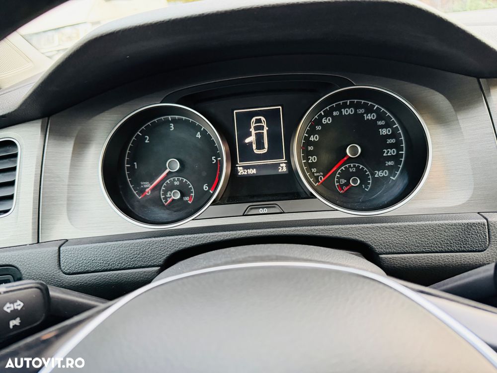 Volkswagen Golf 1.6 TDI DPF BlueMotion Technology Trendline - 10