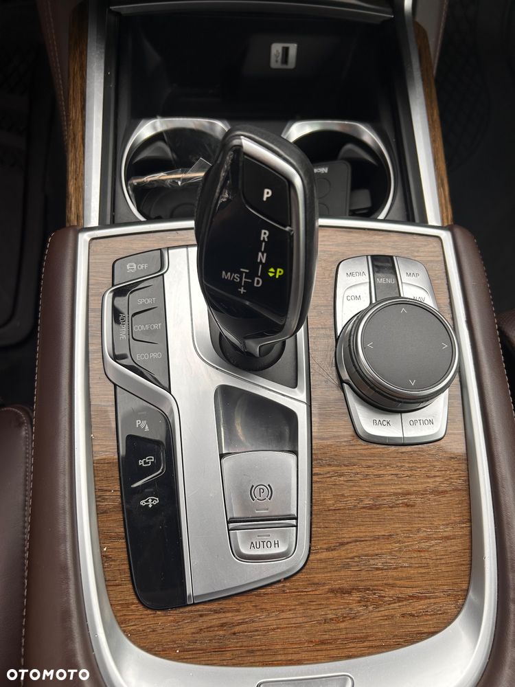 BMW Seria 7 740d xDrive - 16