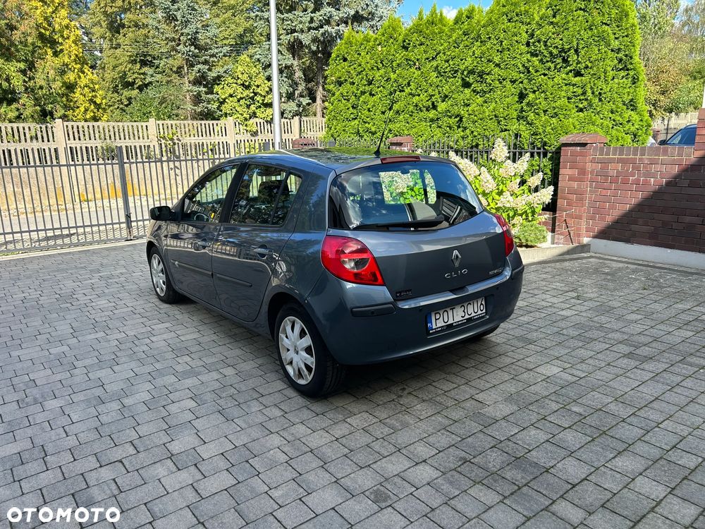 Renault Clio 1.6 Confort Privilege - 4