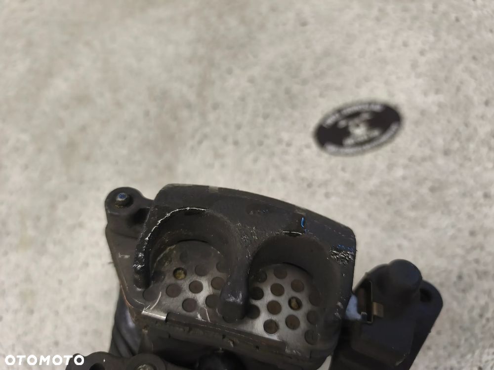 Zaciska hamulcowy przód, przedni lewy Triumph Trident 660 2022 - 6