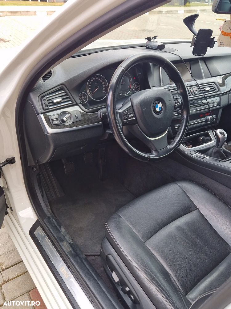 BMW Seria 5 520d Luxury Line - 9