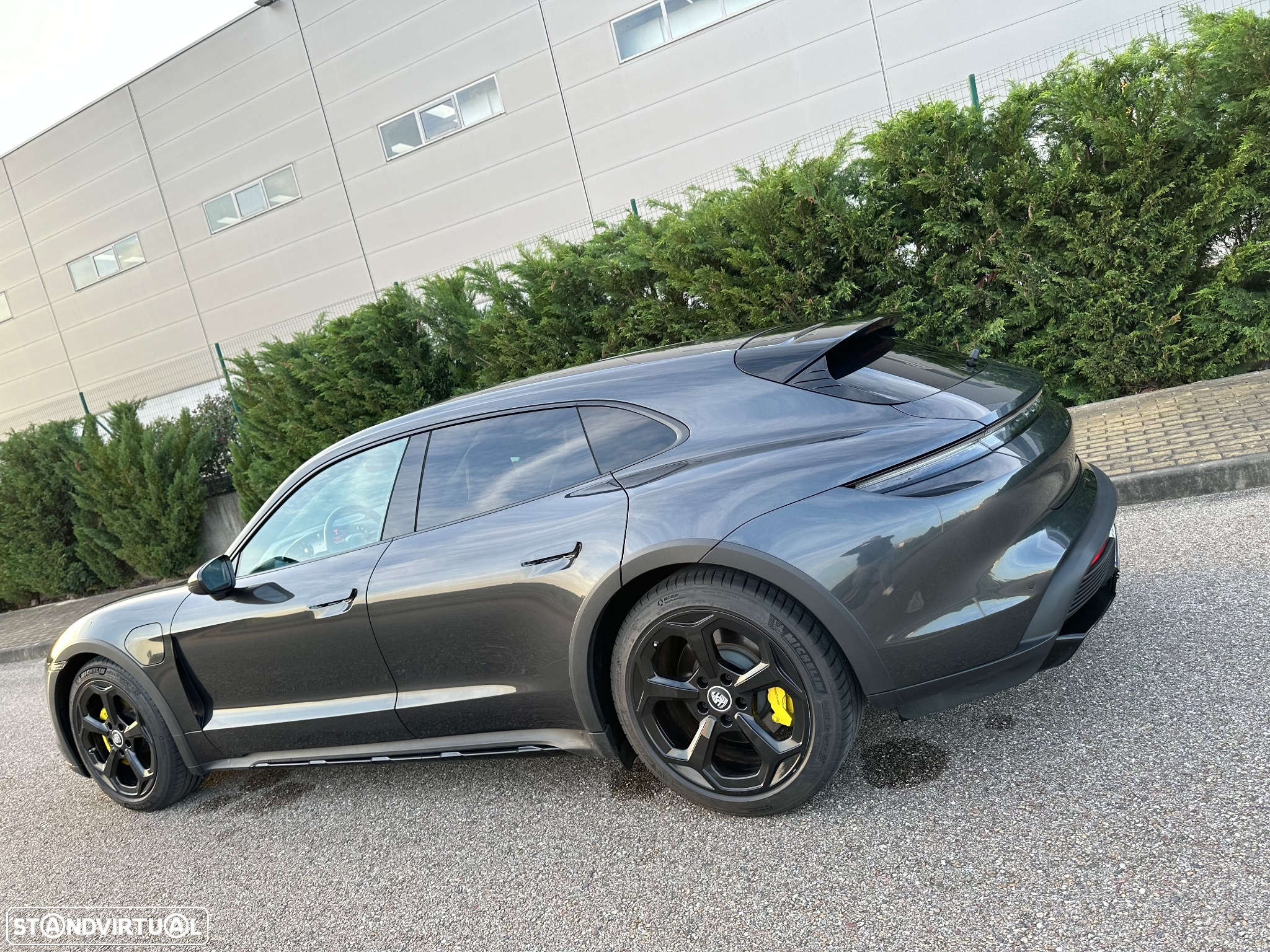 Porsche Taycan Cross Turismo 4 - 10