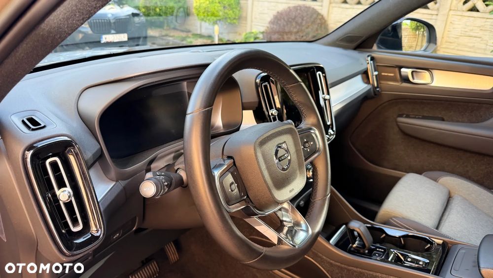 Volvo XC 40 B3 B DKG Ultra Black Edition - 24
