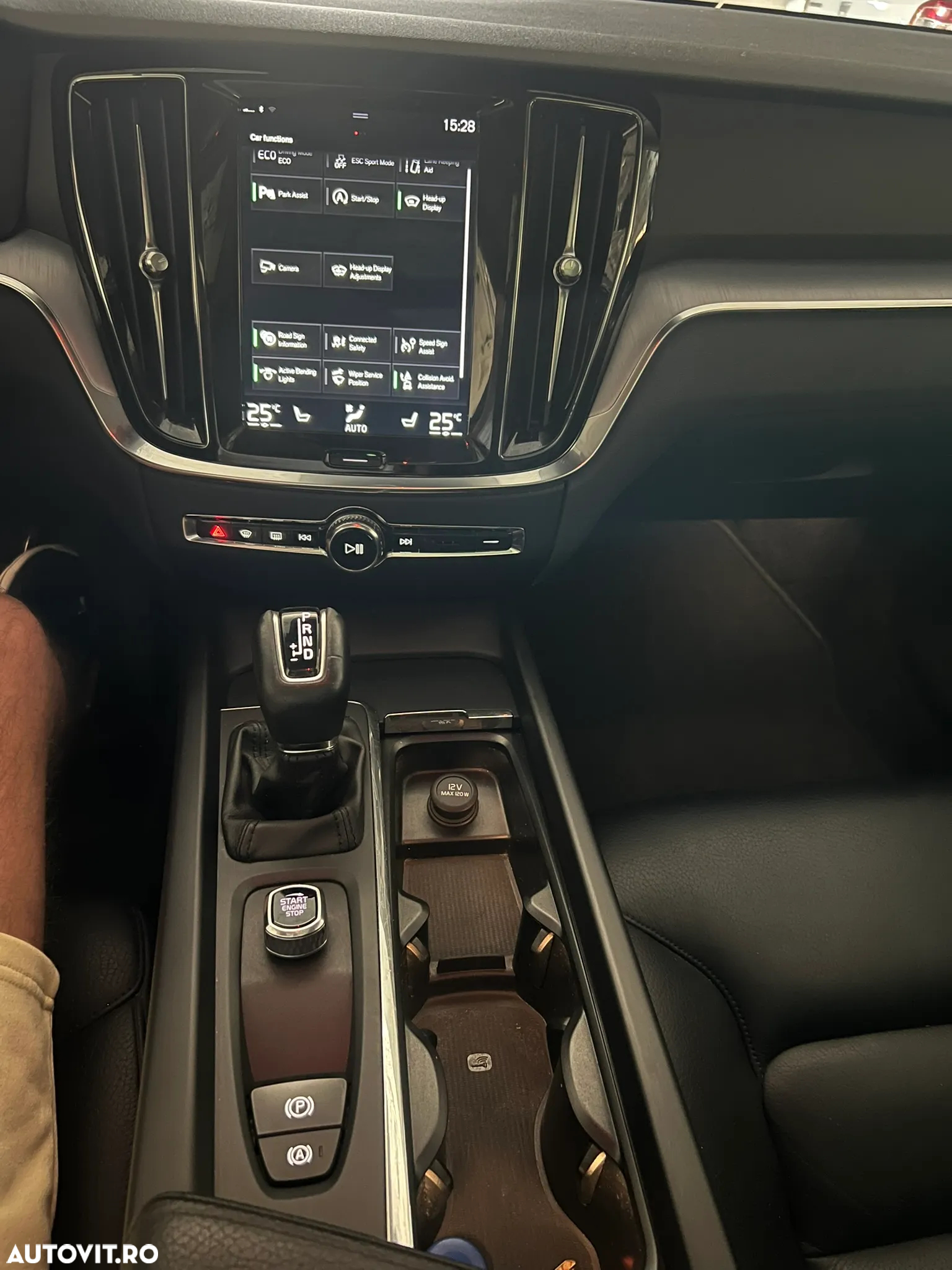 Volvo V60 D4 Momentum Pro - 17