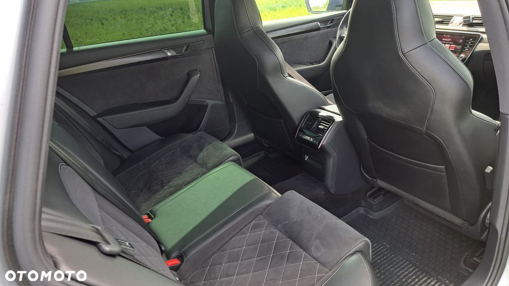 Skoda Superb 2.0 TDI DSG Sportline - 21