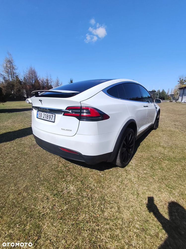 Tesla Model X - 6