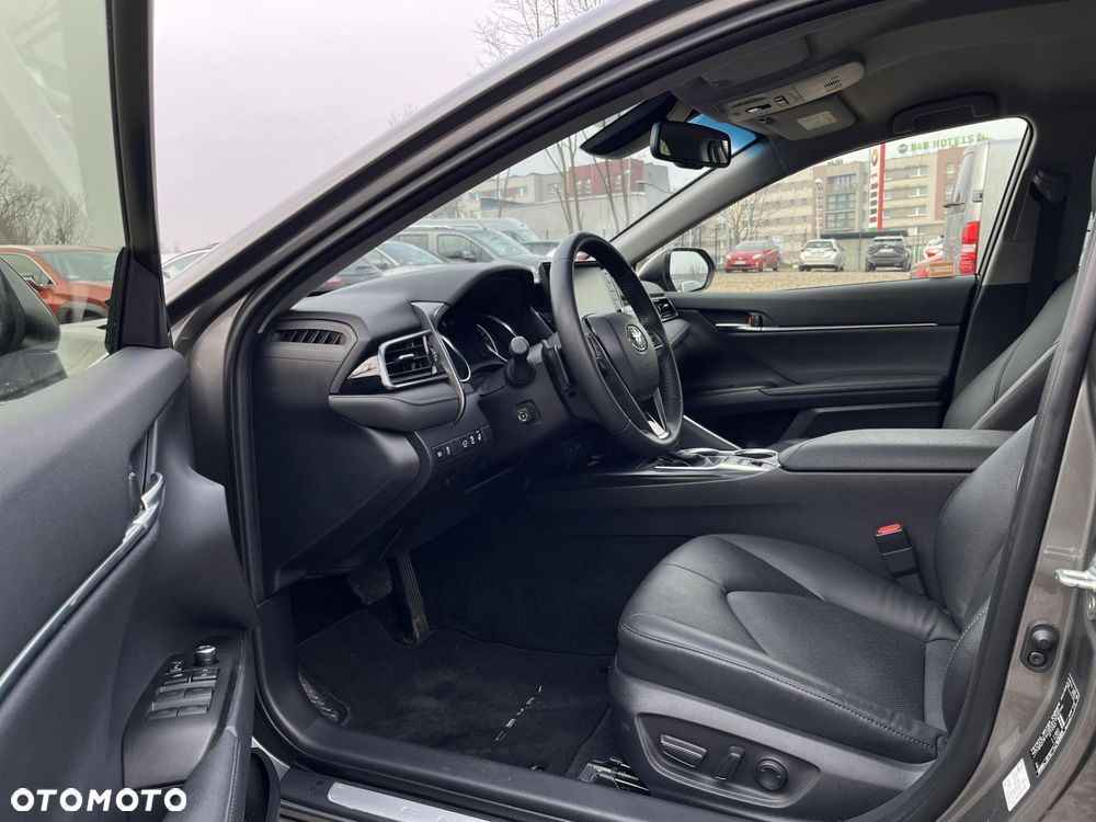 Toyota Camry 2.5 Hybrid Executive CVT - 6