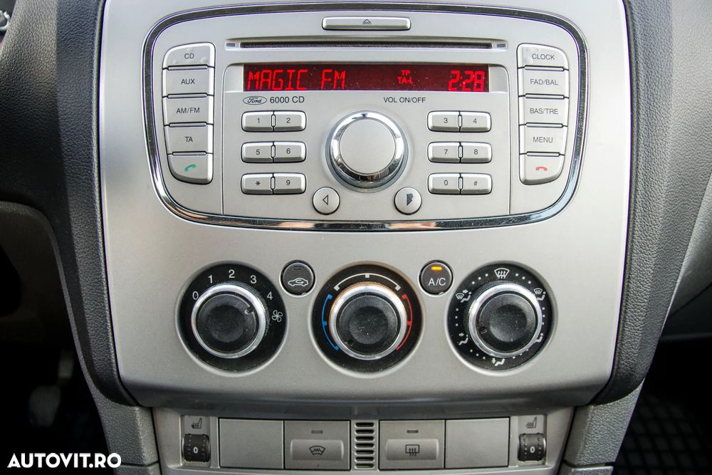 Ford Focus 1.6i Ambiente - 16