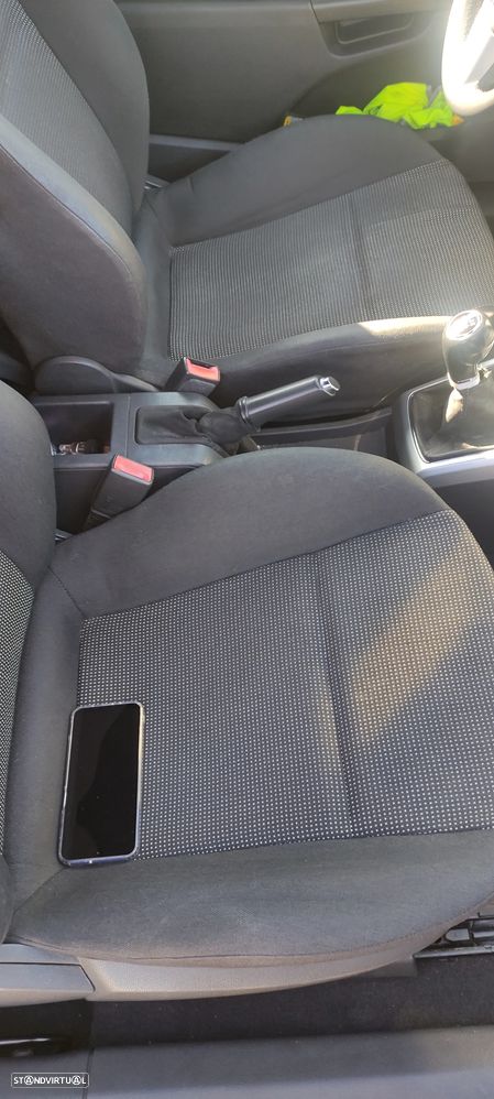 Opel Astra GTC 1.9 CDTI - 12