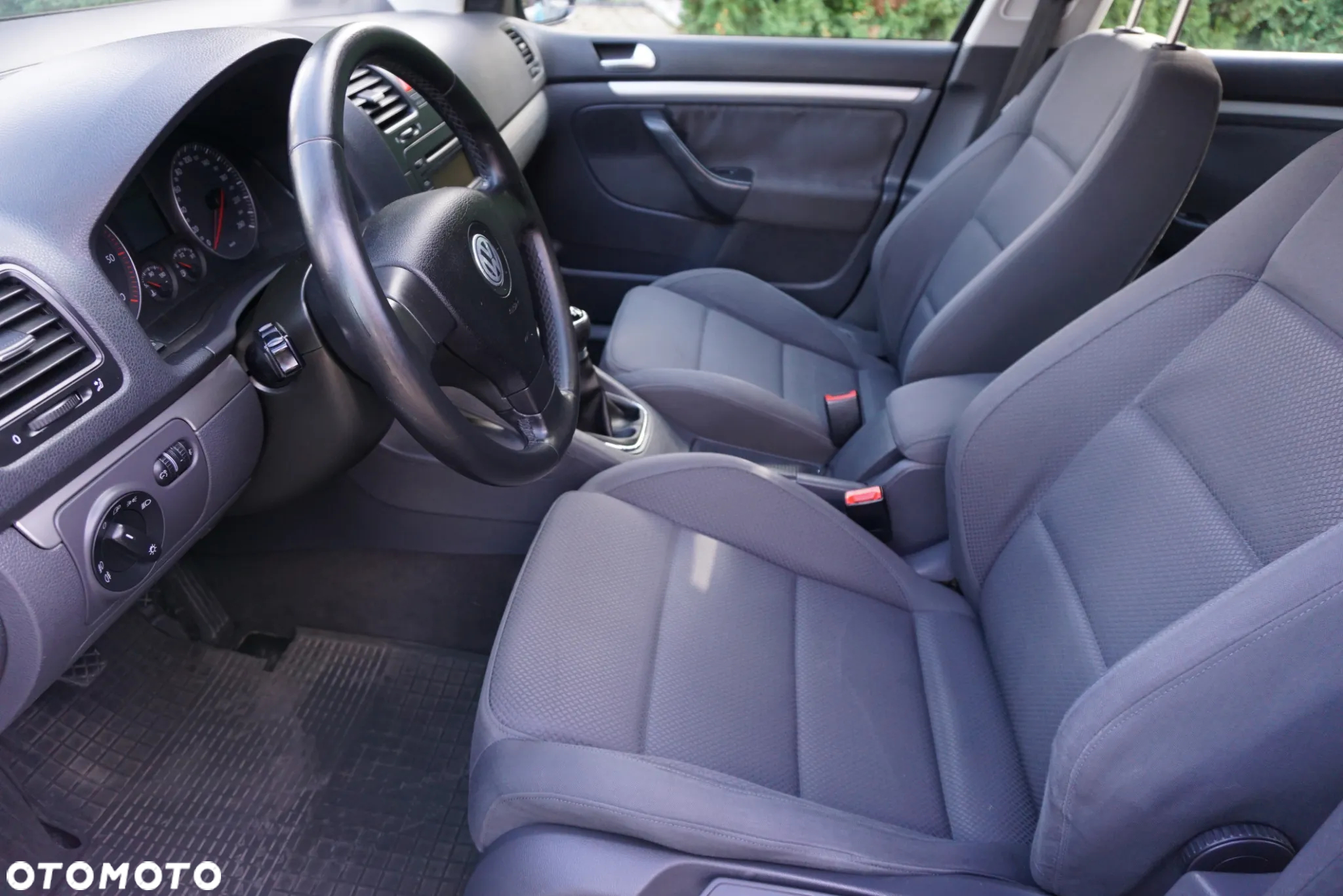 Volkswagen Golf - 8