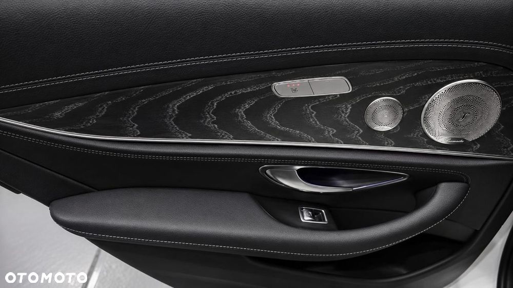 Mercedes-Benz Klasa E 300 9G-TRONIC AMG Line - 25