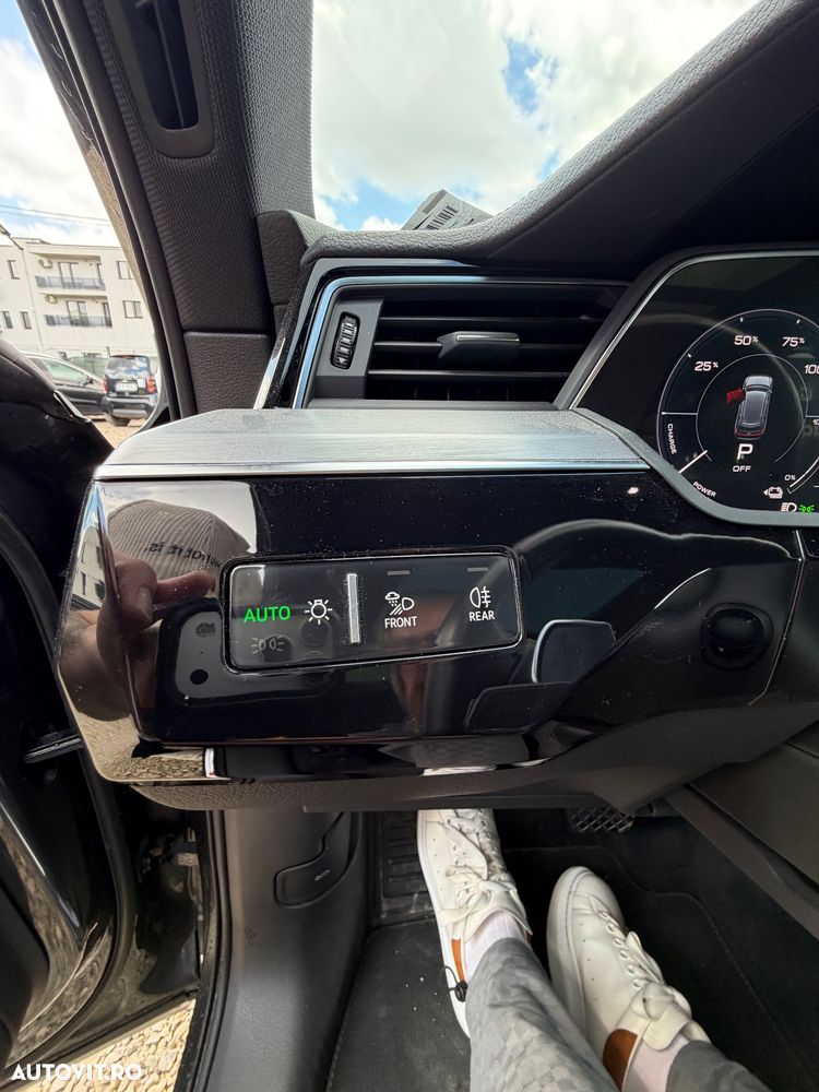 Audi e-tron 50 quattro S line - 31