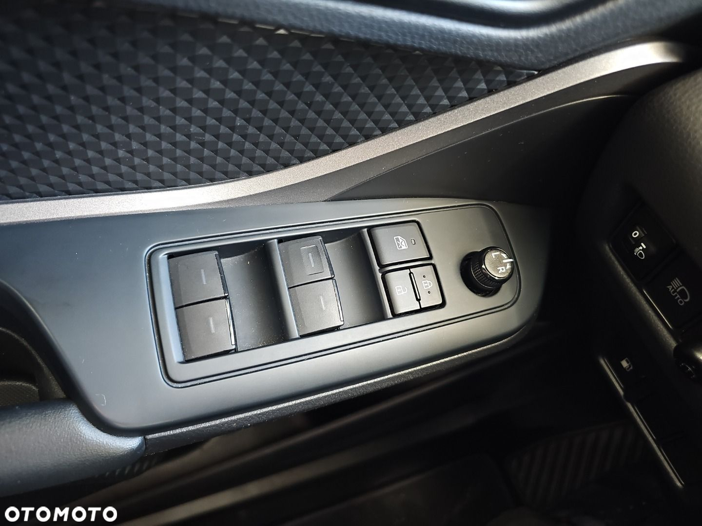 Toyota C-HR - 16