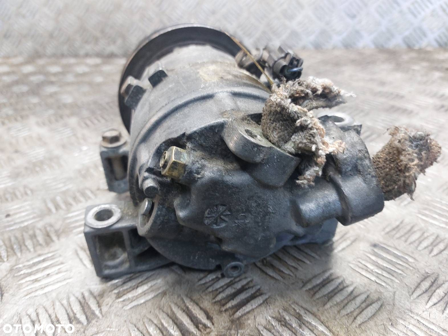 SPRĘŻARKA KLIMATYZACJI NISSAN PRIMERA P12 2.2 DI - 3