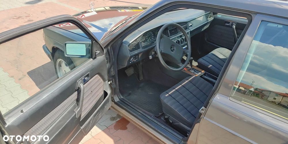 Mercedes-Benz W201 (190) - 11