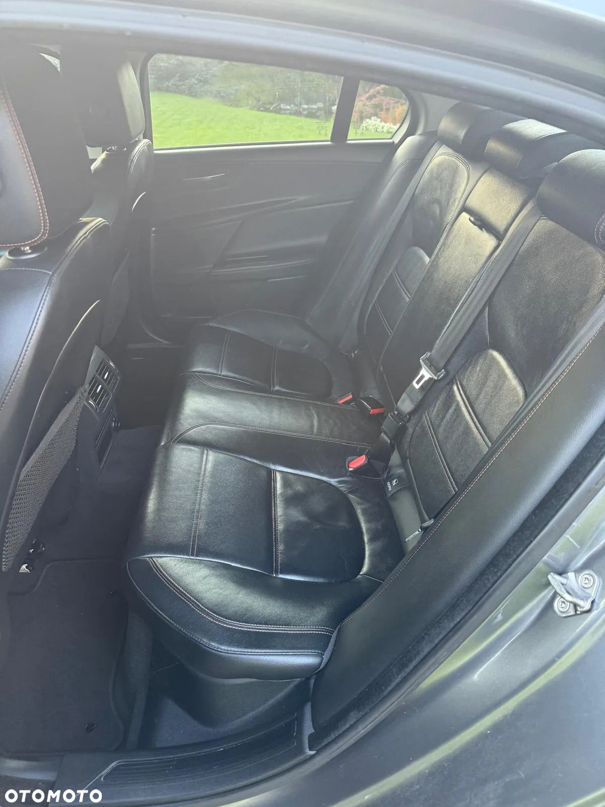 Jaguar XE 2.0 D R-Sport - 10