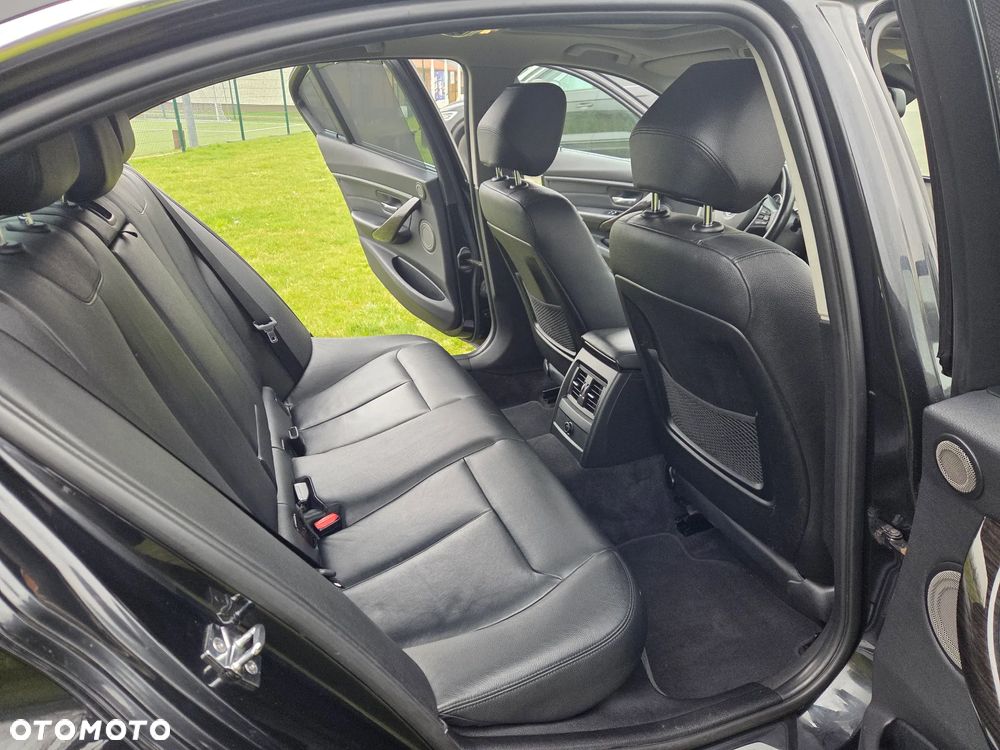 BMW Seria 3 320d Blue Performance Luxury Line - 31