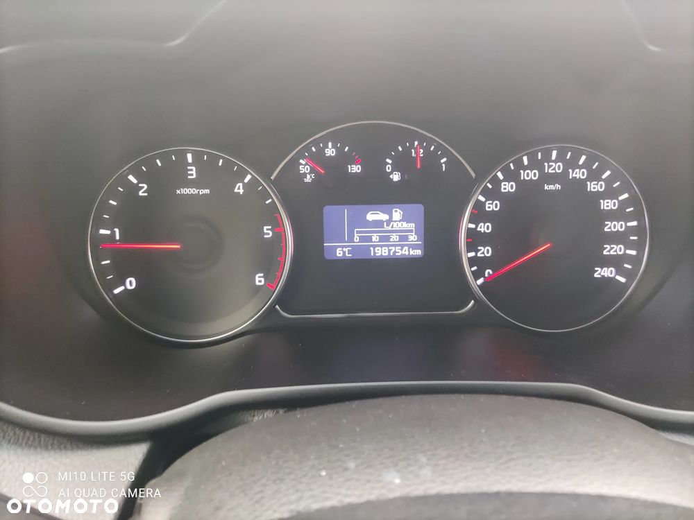 Kia Carens 1.7 CRDi 115 Dream Team Edition - 19