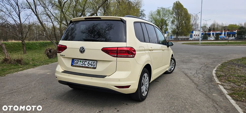 Volkswagen Touran 2.0 TDI SCR DSG Comfortline - 4