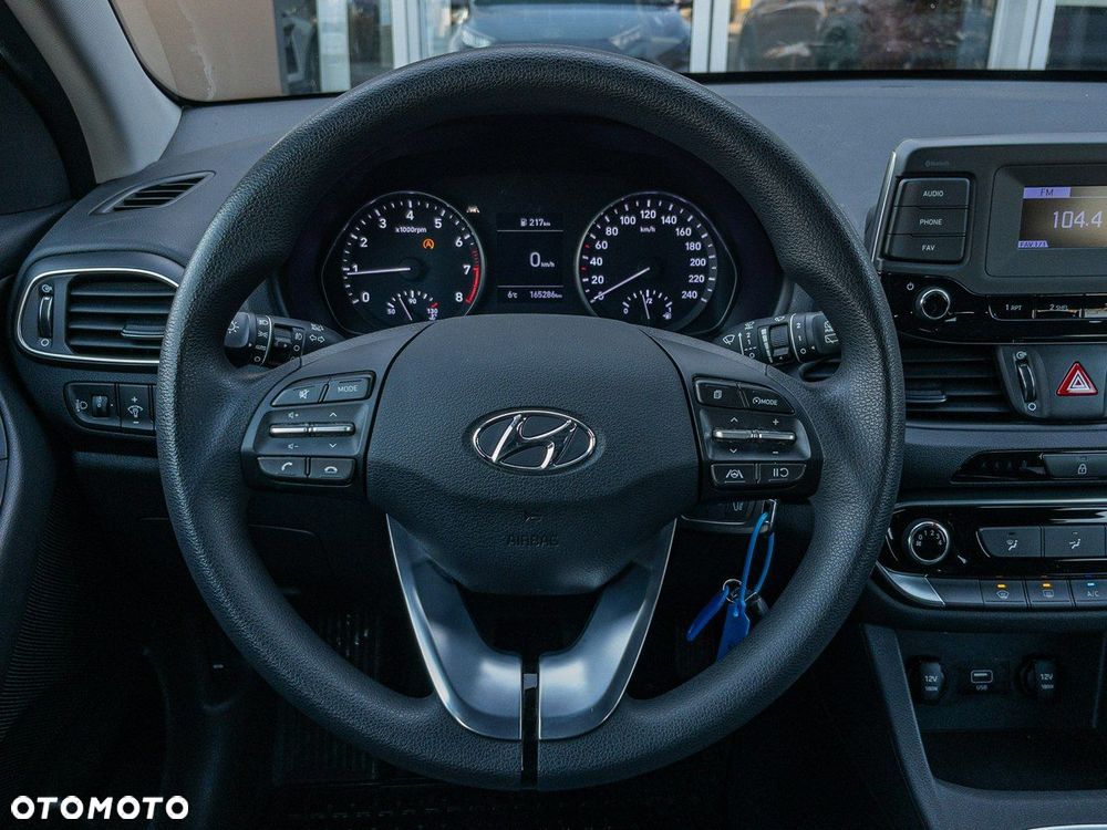 Hyundai i30 1.5 DPI Classic + - 13