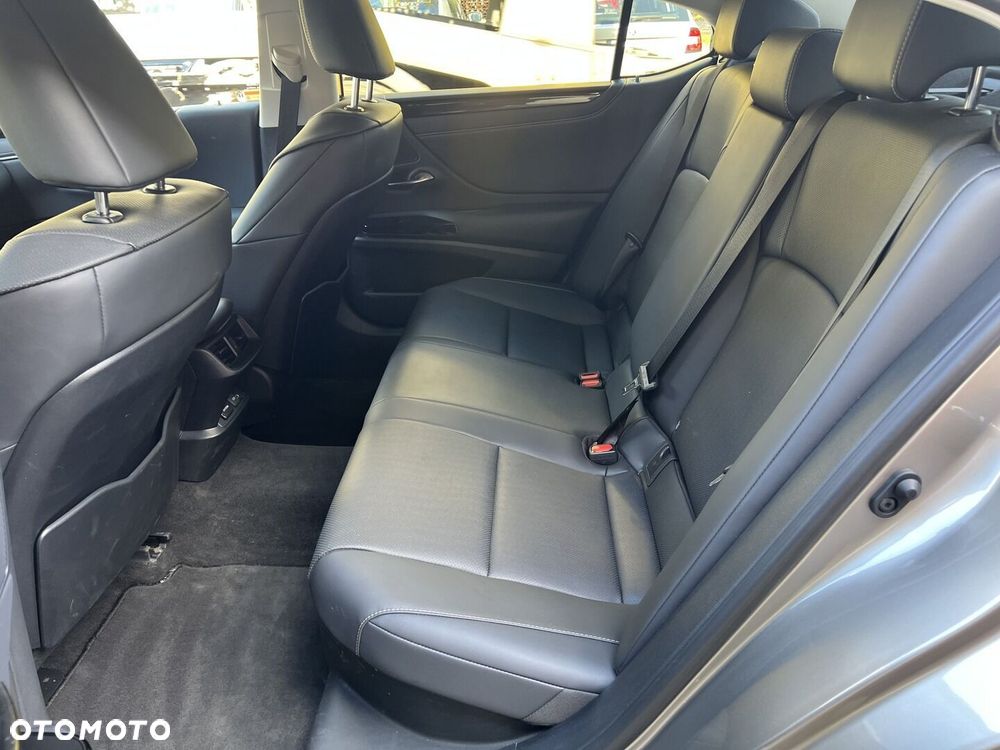 Lexus ES 300h Business Edition - 12