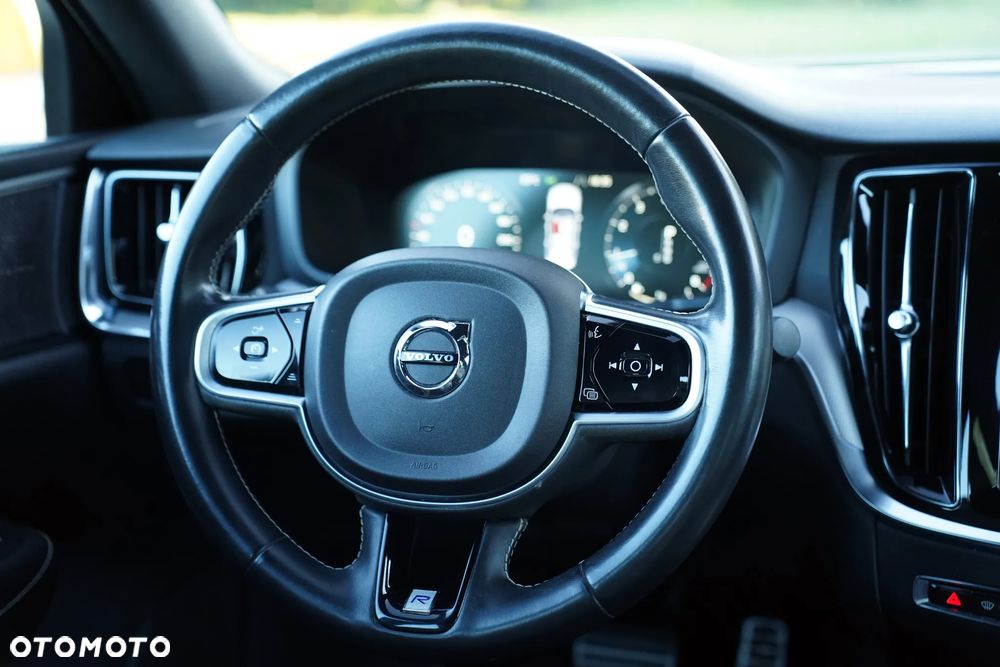 Volvo S60 T5 R-Design - 26