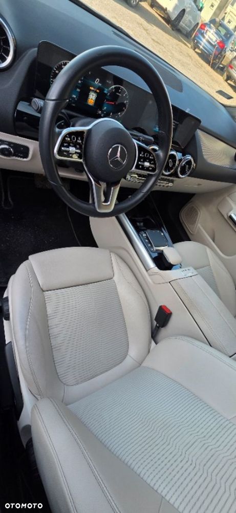 Mercedes-Benz GLA - 32
