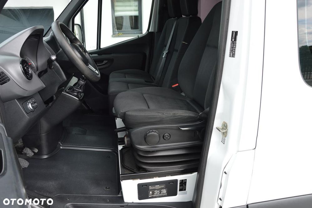 Mercedes-Benz Sprinter - 21