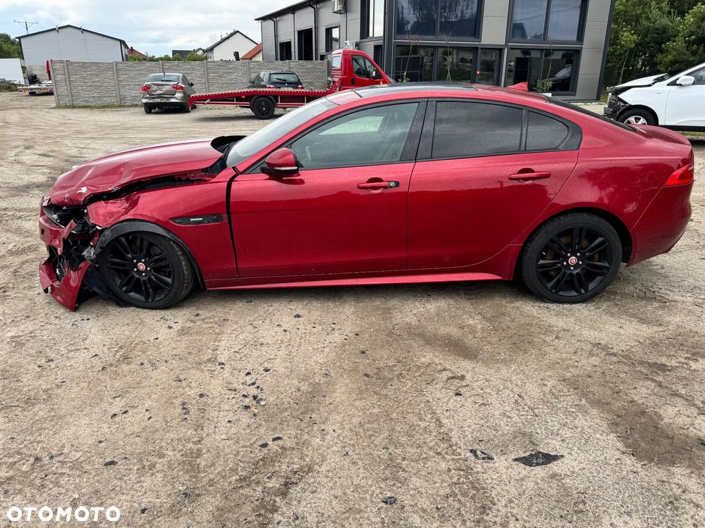 Jaguar XE 20t R-Sport - 4