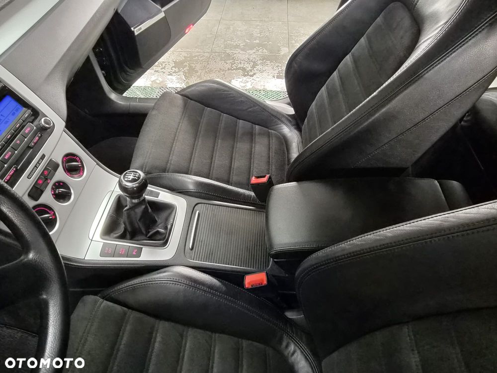 Volkswagen Passat - 17