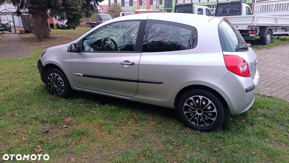 Renault Clio 1.2 16V 75 Collection - 5