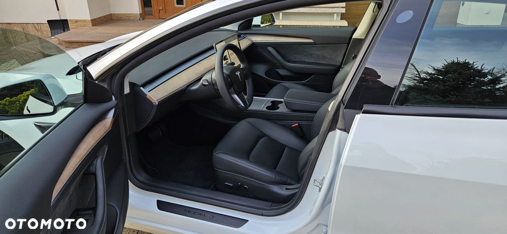 Tesla Model 3 - 8
