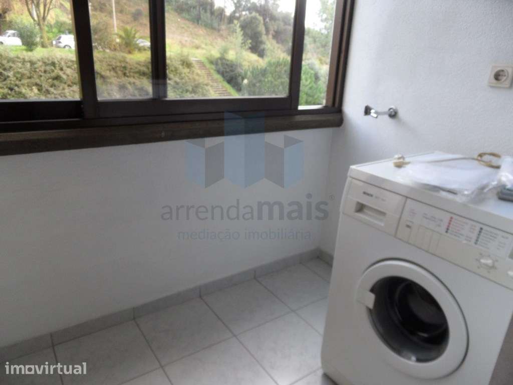 ARRENDA-SE APARTAMENTO T2 COM GARAGEM JUNTO SOLUM - Grande imagem: 2/13